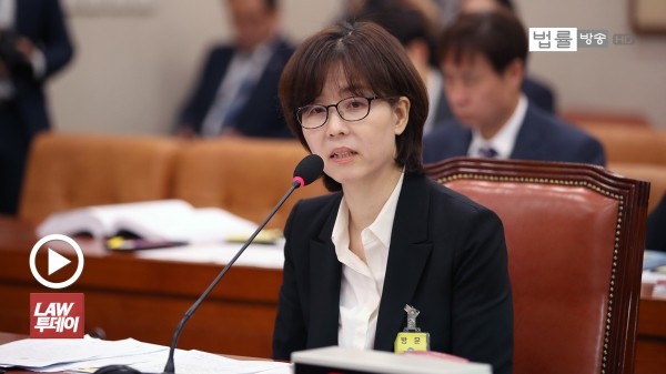 불참 갈등 속 헌재 체제 복원을 위한 청문회 일정 맞불붙다