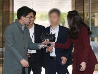 버닝썬 경찰총장 윤 총경 영장심사, 조국 관련 여부 주목... 오늘 밤 늦게 결정될 듯