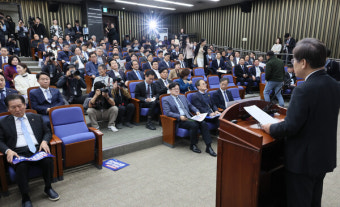 野, '준연동제' 논의 의총 순연... 