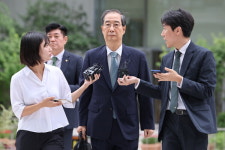 한덕수, '김건희 매관매직 의혹' 참고인 출석... 질문엔 침묵