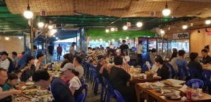 하남 미사리 맛집 ‘털보네바베큐’, 가을 드라이브코스와 참나무 직화구이로 인기