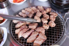 제주 함덕 에코랜드에 맛집이? ‘복자씨연탄구이 함덕점’, 육즙 가득한 고기 만나기
