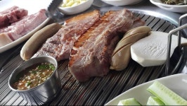 제주도 중문 흑돼지 맛집 돈가득, 은은한 참숯 향과 풍부한 육즙으로 입맛 사로잡아