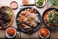서민갑부 족발 맛집 ‘돼순이네왕족발’, 12년 전통의 맛으로 ‘인기’