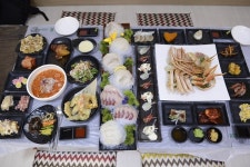 [속초 대포항 맛집] ‘백가횟집’ 푸짐한 대게와 회 코스요리는 어때?