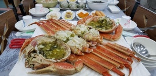 제철 대게 마음껏 먹을 수 있는 속초 맛집 ‘팔도게찜’
