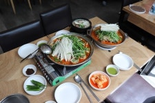 강릉 맛집 경포대 맛드린, 얼큰하고 푸짐한 감자탕과 함께 볶음밥도 맛볼 수 있어