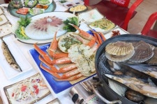 바다를 바라보며 신선한 해산물로 풍성한 한 끼를 즐길 수 있는 강릉 맛집 ‘경포동해횟집’