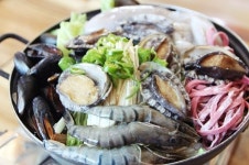 넓은 시설 자랑하는 성산일출봉 해물탕 맛집? ‘제주 한성식당’, 봄내음 가득 향토음식 제공