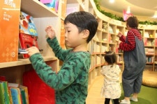 이마트, 작은 별마당 도서관 이마트 키즈 라이브러리 첫 선