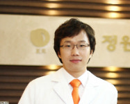 유독 많은 손 땀…원인해결 위해 다한증 치료법 필요