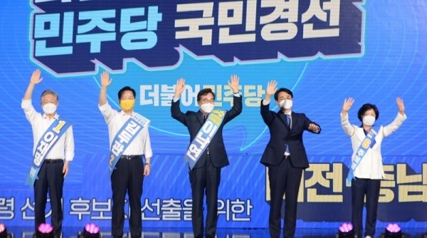 이재명, 한국갤럽 여론조사 선두…장래 지도자도 압도!
