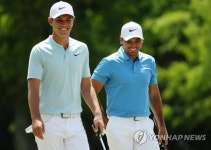 금수저 모델에 이어 금수저 골프 선수? PGA에 19번 초청된 라이언 러플스