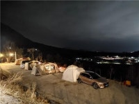 춘천별빛캠핑장, 야경뷰를 즐길 수 있는 탁 트인 전경의 분위기
