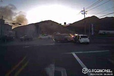 경주시, 달리던 시내버스 세우고 불길 잡은 기사…대형화재 막았다