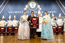 장지녕케이푸드 주식회사 | ‘2024 대한민국 한식대가 선정식’ 장지녕 케이푸드대표 명장의 영예