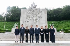 부천시의회 후반기 의장단, 19일 원미산 현충탑 참배