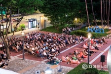 마포구민 광장에 깃든 한여름의 시네마,‘엄빠랑 영화 광장’으로 초대합니다.