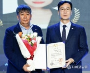 송산포도팜스토리 이완용 대표, 농림축산식품 과학기술 발전 유공 대통령 표창 수상