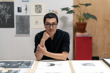 게이 인권과 역사를 바탕으로 작업하는 작가 이강승