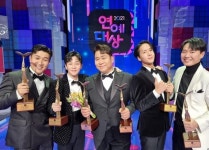 문세윤, 생애 첫 대상! <1박 2일> 7관왕