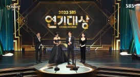 이제훈×김태리, 나란히 웃었다! SBS 연기대상 공동 대상
