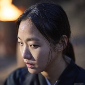 살인자 최우식→무속인 김고은, 누가누가 더 파격적인가