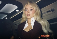 제니, 사브리나, 휘트니까지! 입술 외곽부터 정리하는 언니들의 공통점