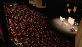 [리뷰] 소중한 사람과 함께 봐야할, 현대판 마당극 같은 연극 염쟁이 유씨