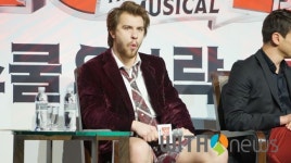 [영상] 배우 코너 존 글룰리, "난 잭 블랙의 팬" 뮤지컬 