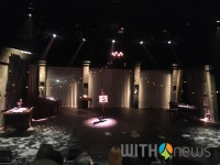 [리뷰] 작품을 완성하는 배우들과 공간을 만드는 조명. 뮤지컬 