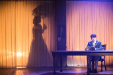 [리뷰] 작품을 완성하는 배우들과 공간을 만드는 조명. 뮤지컬 