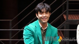 [영상] 배우 김주헌, "고민이 많은 한해 였습니다" 연극 