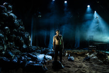 [리뷰] 숨 막히는 치열함으로 선보이는 청년 고독사. 연극 