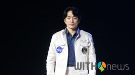 달 뒷면의 고독을 무대로 옮긴 창작 뮤지컬 비하인드 더 문 프레스콜