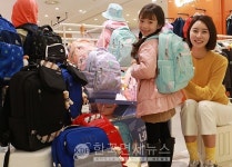 롯데백화점, 어린이 기능성 책가방 선보여