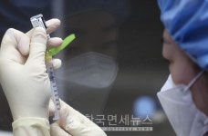 AZ 백신 맞은 50대 의사, 이틀 만에 숨져