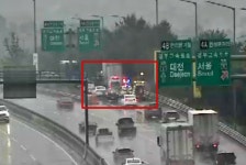 [속보] 평택제천고속도로 평택방향 안성분기점 진출로 차량추돌 사고 발생...2차로 갓길 통제 정체