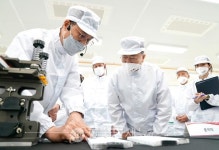 권덕철 장관, 국내 코로나19 백신 개발 5개사 임상 1상 완료