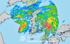 [기상특보] 태풍 오마이스, 시속 62km 북동진 중 ... 최대풍속 65km/h 초속 18m 강풍