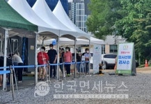 [속보] 위드 코로나?-잠실 롯데시네마-일산 엘로이←必검진→수유전통시장, 거창 금천탕女, 울산 똘똘이2·만원의행복 등[코로나19, 27일]