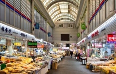 [속보] 위드 코로나?-잠실 롯데시네마-일산 엘로이←必검진→수유전통시장, 거창 금천탕女, 울산 똘똘이2·만원의행복 등[코로나19, 27일]