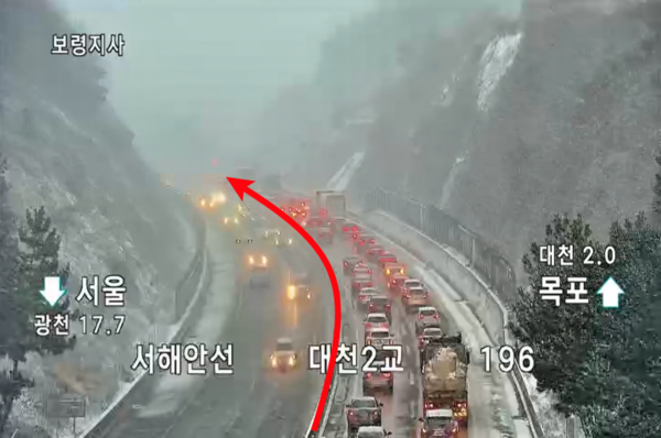 전국 고속도로 폭설로 차량 정체, 이동시간 급증!