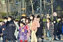 [속보] 청소년 방역패스 시행 연기-비수도권 곳곳 두 자릿수 확진 발생-必검진→목포 반도콜라텍·대성女탕, 예천 OO장례식장, 봉화본가... 