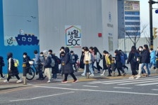 [속보] 코로나 경구용 치료제 투약개시-광명 14명, 증평 10명, 김제 24명, 진주 9명, 의왕 10명 확진 등-必검진→포항 화이트화장품, 포천CU... 