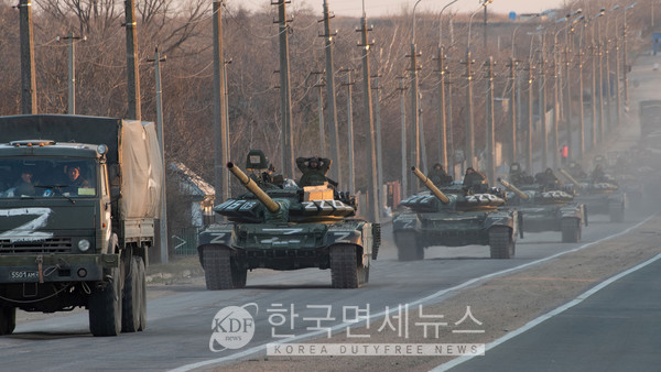 러시아, 우크라이나 전역에 대규모 미사일과 드론 공격 강행... 비상사태 선포 및 사망자 발생