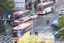 경기도 광역버스 44%, 18일부터 입석 승차 중단...이태원 참사 계기로 