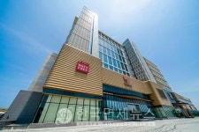 롯데免, 베트남 최대 규모 다낭시내점 오픈...동남아 면세시장 공략_Lotte Duty-Free, Post-COVID recovery accelerates as... 
