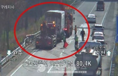 [속보] 순천완주고속도로, 오수2터널 화물차 사고 1·2차로 통제→정체