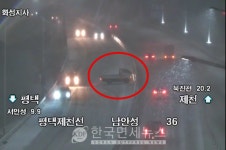 [속보] 평택제천고속도로 남안성 부근 1·2차로, 화물차 눈길 사고 발생...퇴근길 도로결빙, 미끄럼 사고 곳곳
